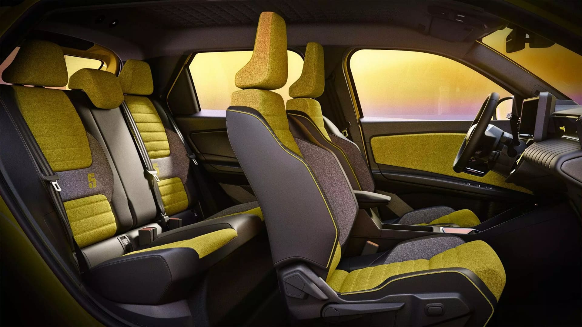 R5 E-Tech interior