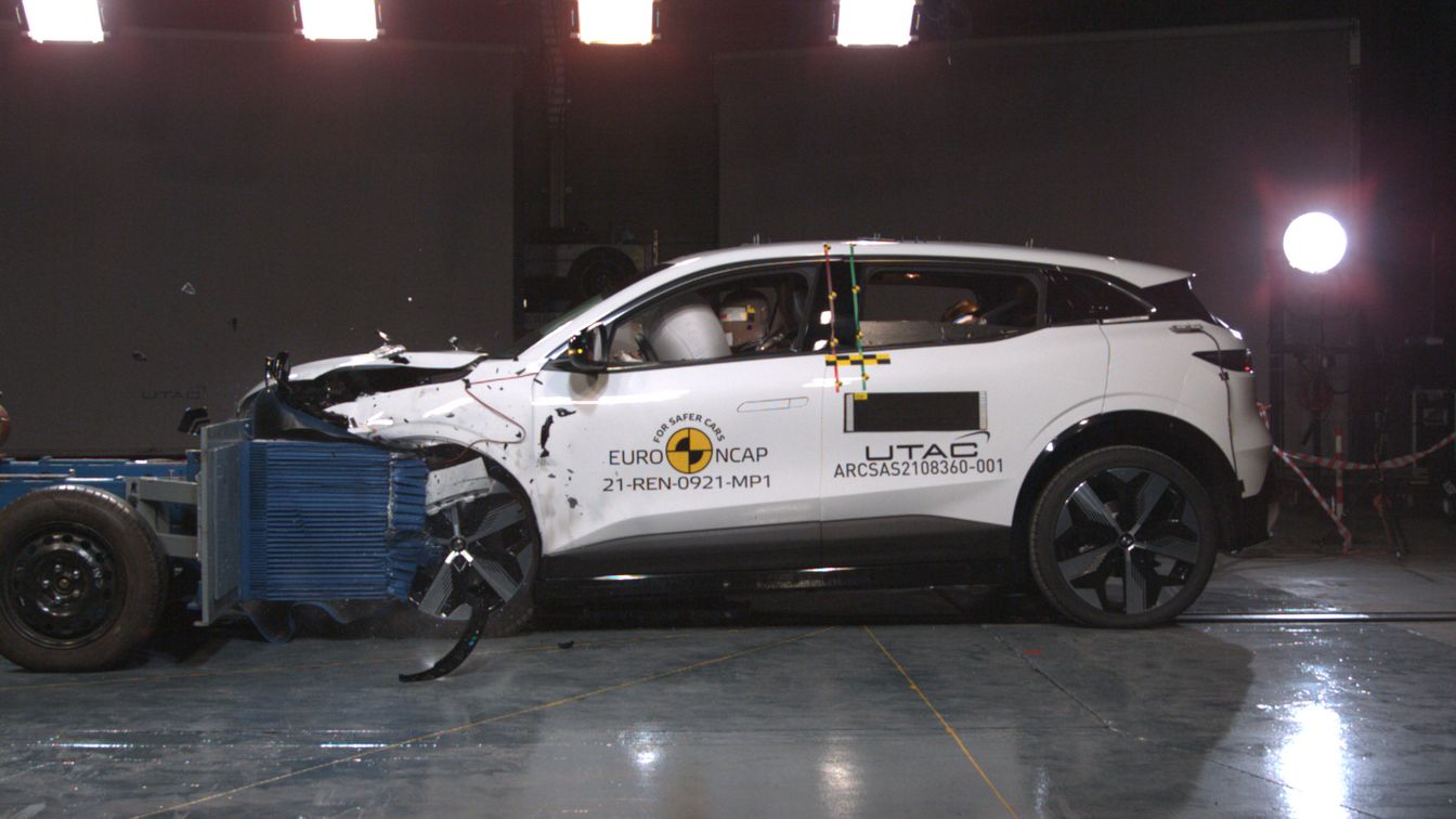 To Νέο Renault Megane E-Tech Electric κερδίζει τα 5 αστέρια του Euroncap